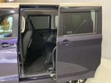 【両側オートスライドドア】子供を乗せたりするのにも隣のお車を気にせずストレスフリー★雨の日などはリモコンキーからドアの開閉ができて、とても便利な両側オートスライドドア★