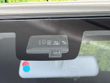 【スズキ セーフティサポート】走行中に前方の車両等を認識し、衝突しそうな時は警報とブレーキで衝突回避と被害軽減をアシスト。より安全にドライブをお楽しみいただけます。