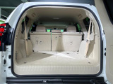 後席を格納すると、これだけの広さが!シーンに合わせたシートアレンジで、大きな荷物も積むことが出来ます♪