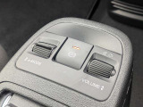 センターコンソールに配置された、e-MODE(走行モード切り替え)、電動パーキングブレーキ、ボリューム調整用のダイヤルスイッチ。