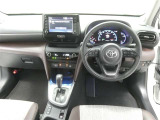 運転席からの視界はこんな感じです☆お気軽にご来店いただき、実際に座って是非お確かめください。ドライバーに寄り添う快適な操作フィールをもたらすステアリングです。