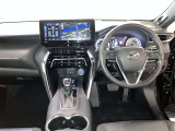 すっきりとしたデザインの内装は、さすがトヨタ車の上品さを感じます。