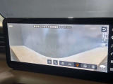 目視できないフードで隠れた路面の映像を表示するインビジブルフードビューが搭載されております