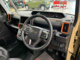 展示車両、並びに展示場の清掃を心掛けております。お車もご納車前にしっかり洗車して、清潔感が感じられる状態でお渡し致します。