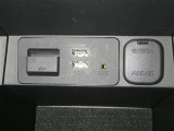 【充電用USB端子】デバイスの充電に便利です。※実際の接続端子は写真で確認or店舗までご気軽にお問合せください♪