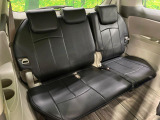 床下収納式のサードシートです。座席部分をコンパクトに収納でき、広大な荷室スペースとしてお使いいただけます!乗車人数や荷物の量など利用シーンに合わせて3列目を有効活用でき、とっても便利♪