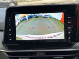 うれしい装備の車庫入れ安心バックビューモニター付き!見やすいガイドラインも表示!