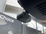 ナビ連動型、前後ドライブレコーダーを装備。万が一の際に映像を記録致します。又、駐車監視機能を搭載しておりますので、お車駐車中の当て逃げの際にも自動録画致します