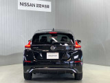 電気自動車の静かな室内で後部座席のお友達の声もはっきり聞こえます!後ろを振り返らなくても会話ができるっていいですよね♪