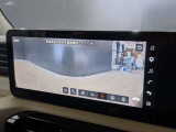 目視できないフードで隠れた路面の映像を表示するインビジブルフードビューが搭載されております