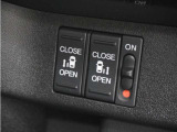 ◆両側電動スライドドア◆狭い駐車場でも乗り降りが楽々♪お子様が隣の車にドアを当ててしまう心配もございません!小さなお子様連れの方もこれで安心。