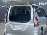 人気のデュアルバックドア☆後ろの狭い駐車場でも荷物の載せ降ろしがスムーズです♪