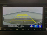 【バックカメラ】運転が苦手な方も車庫入れラクラクです!ギアをリバースに入れれば自動的に切り換わりますので、面倒な操作は不要です♪狭い駐車場もお車を傷つけず安心ですね!