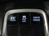 VSC(滑りやすい路面での横滑りを抑え車両の安定性を保つための機能)搭載ですが、雪道などから脱出する時はOFFすると脱出しやすくなる場合があります