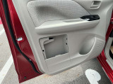 左前ドアには、車検証入れがあります