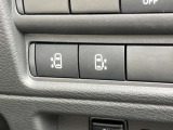 両側スライドドアはオート機能付き。運転席からも開閉可能です。