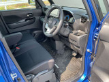 快適に運転できるドライブポジション!40mmも調整できる運転席シートリフターとシートスライドで、無理のない運転姿勢がとれます