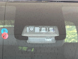 【トヨタセーフティセンス】走行中に前方の車両等を認識し、衝突しそうな時は警報とブレーキで衝突回避と被害軽減をアシスト。より安全にドライブをお楽しみいただけます。