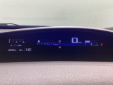 スピードメーターはこちら!すっきりとしたデザインで、昼間でも夜間でも見やすい設計になっています。