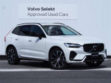 マイルドハイブリッドの上質な走りと、精悍なエクステリアが融合した XC60 Ultra B5 AWD Dark Edition。 特別装備のブラックアクセントと専用ホイールが、モダンでスポーティな存在感を際立たせます。
