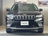 Jeep伝統の丸目のヘッドライトにセブンスロットグリル!一目でJeepだとわかります。