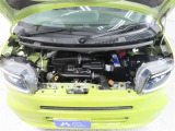 車にとって、とても大切な部分のエンジンルーム。綺麗に清掃済みで安心です。