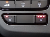 運転席と助手席には、【シートヒーター】が装備されています。温度調整も「Hi/Low」の切り替えができお好みの設定で快適なドライブを楽しめます。腰から下が暖まると、暖房よりも体があったまりますよ。