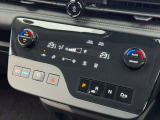 オートエアコンで温度を設定するだけで快適な車内環境を維持することができます