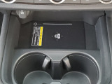 スマホ用非接触充電とカップホルダー