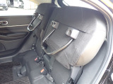 ◆チップアップ&ダイブダウン機構付【ULTR SEAT】は後席座面を左右分割で跳ね上げることができます。トランクで積載できない背の高い荷物をラクラク収納できます。ホンダ車ならではの人気装備です。