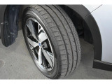 タイヤサイズは225/55R18です