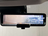 【インテリジェント ルームミラー】車両後方のカメラ映像をミラー面に映し出すので、車内の状況や、天候などに影響されずいつでもクリアな後方視界が得られます!