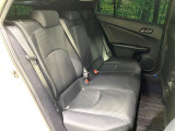 広々とした2列目シートは居住性が高く、居心地も快適!友達や家族とのお出かけにぴったりです。ベビーシートやチャイルドシート使用時も快適にお過ごしいただける十分な空間を確保しています。