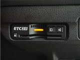 ◆ETC2.0装着◆進化したドライブ体験。料金収受システムだけだったETCが生まれ変わって、高速道路を賢く使うETC2.0に進化しました。多彩な情報サービスが便利で快適なドライブ体験を提供します。
