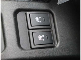 【車屋】として、長く車業界に従事した経験豊富なスタッフが多数在籍しております。