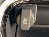 アクセサリーソケットを装備。車内アクセサリーの電源として便利です。