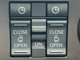【両側パワースライドドア(ウェルカムオープン機能)】降車時にスイッチで予約しておけば、乗車時にアクセスキーを持ってクルマに近づくだけで、パワースライドドアが自動で解錠しオープンします!