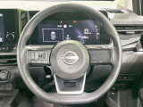 インテリアに合わせたデザインのステアリングは、運転される方のことも考え、運転しやすい形状、大きさです。是非一度、実際に触ってお確かめください。