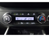 ★エアコンはオートタイプが装着済みです!オートモードにしておけば、車内温度を設定するだけで風の料や吹き出し口の切り替えを機械が行ってくれます!一年中快適な環境を作れますよ♪