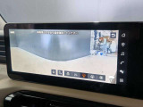 目視できないフードで隠れた路面の映像を表示するインビジブルフードビューが搭載されております