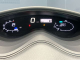 セレナ専用のメーターパネルです。平均燃費・ガソリン残量・時刻・走行距離など一目で確認できます