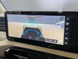 目視できないフードで隠れた路面の映像を表示するインビジブルフードビューが搭載されております