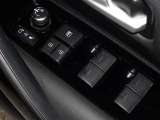 電動格納式ドアミラー・パワーウインドウを装備しています。
