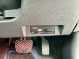 運転席の右下にETCがビルトインされています。高速道路では便利ですね!