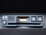 ■【ETC車載器】が装備されています。セットアップをしてお渡しとなり、ETCカードを差し込むだけで高速道路の利用が可能です。