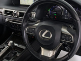 ★使いやすさや安全性を追求したステアリング周り!高級車ゆえにスイッチ類が多いのも特徴ですね!考え尽くされた配置ですぐに使いこなす事が出来ますのでご安心下さい!是非、体感してみて下さい!!