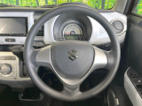 インテリアに合わせたデザインのステアリングは、運転される方のことも考え、運転しやすい形状、大きさです。是非一度、実際に触ってお確かめください。