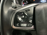 ステアリングにオーディオ操作スイッチが付いています。オーディオ画面に直接タッチしなくても操作が出来ますので、運転に集中できます。