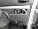 カップホルダーは運転席や助手席からちょうど手の届く位置です!!