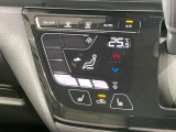 【オートエアコン】一度お好みの温度に設定すれば、車内の温度を検知し風量や温度を自動で調整。暑い&hellip;寒い&hellip;と何度もスイッチ操作をする必要はありません。快適な車内空間には必須の機能ですね♪